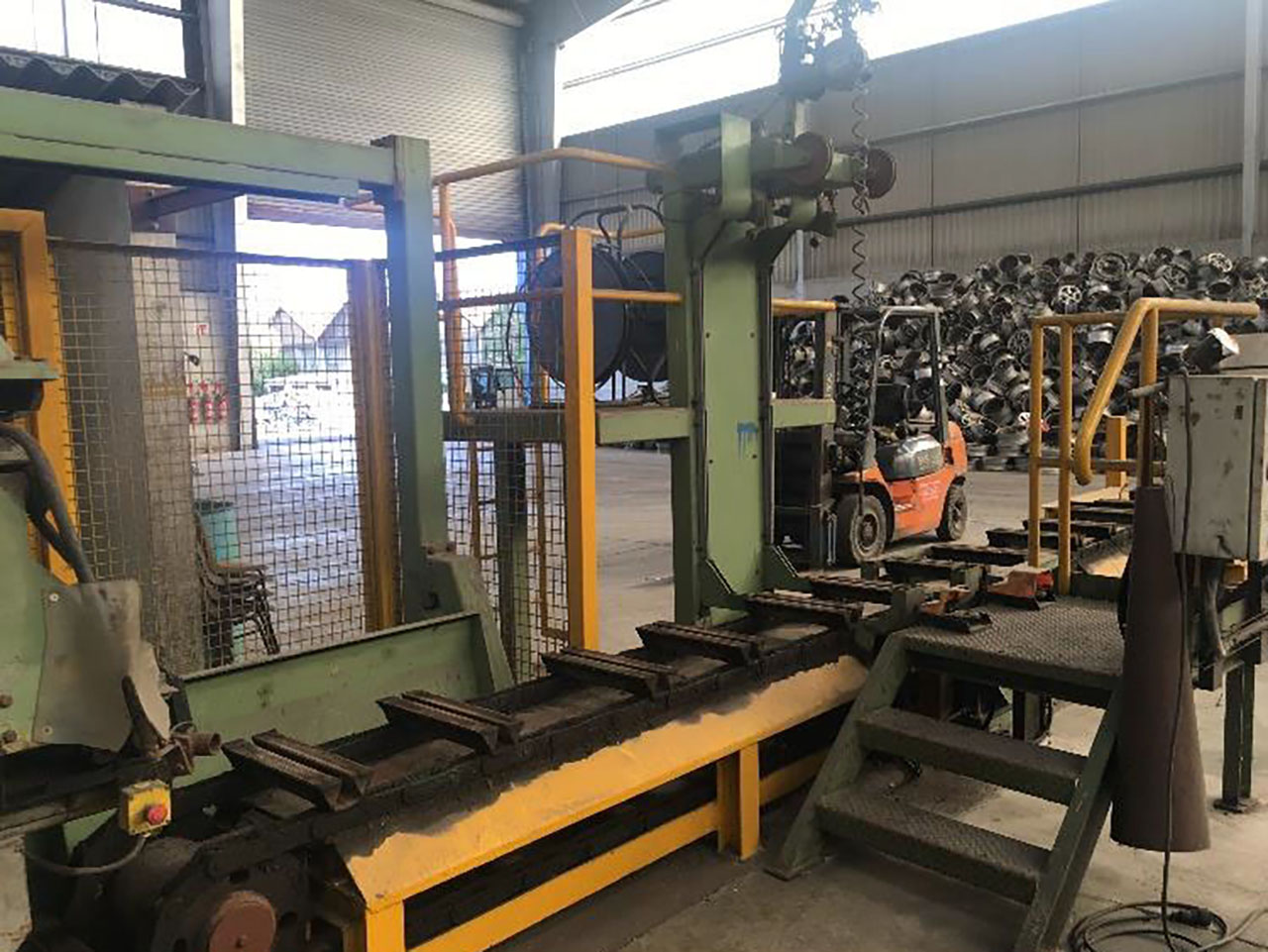 ingot_stacker_p4 Tovarna za pretaljevanje aluminija IA2541, rabljena