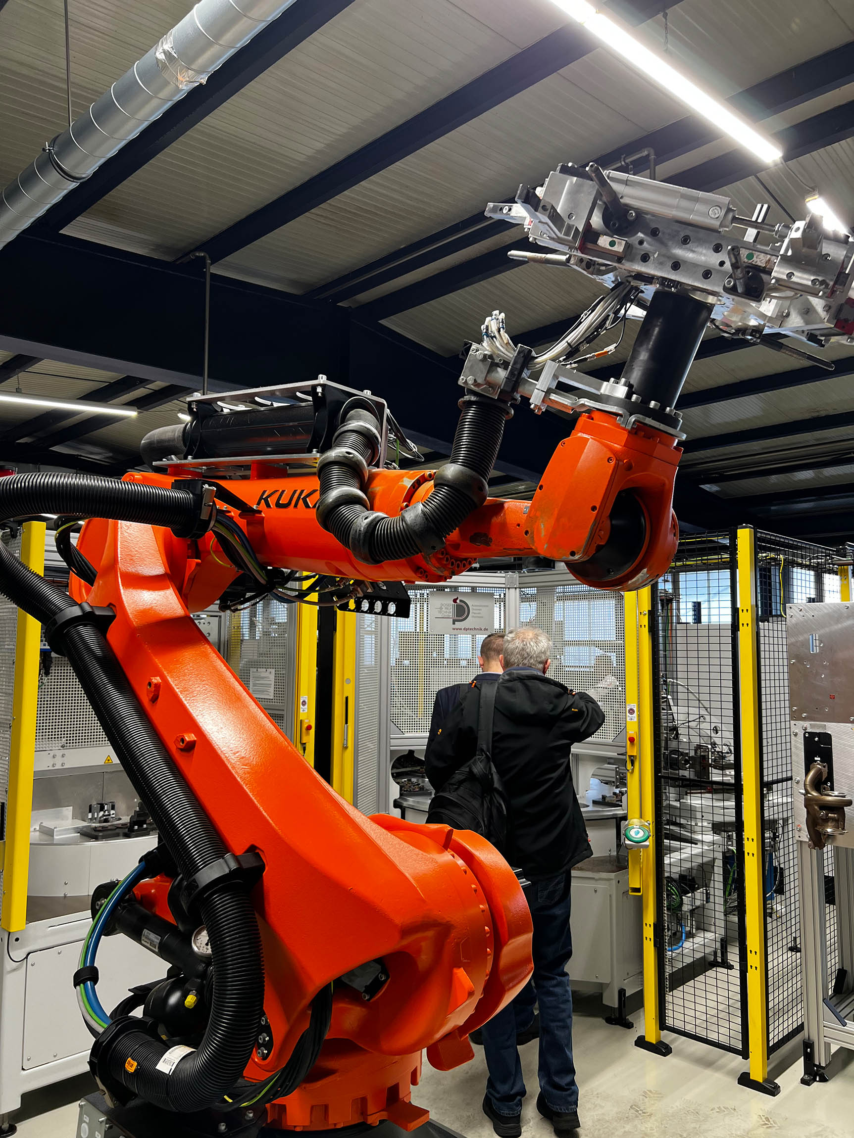 Robot KUKA KR 120 R2700-2/FLR, model HR1843, rabljen