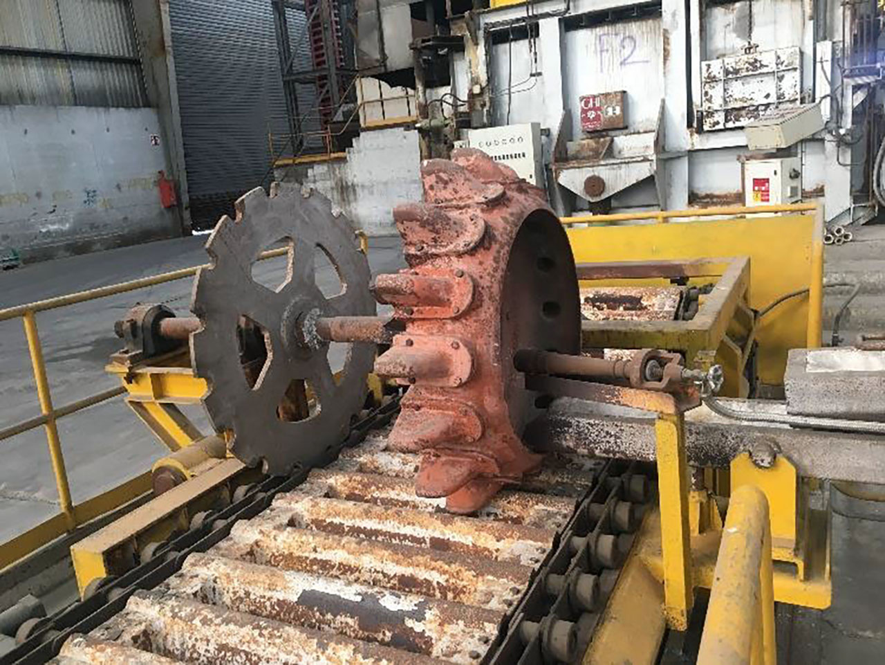 ingot_stacker_p1 Tovarna za pretaljevanje aluminija IA2541, rabljena