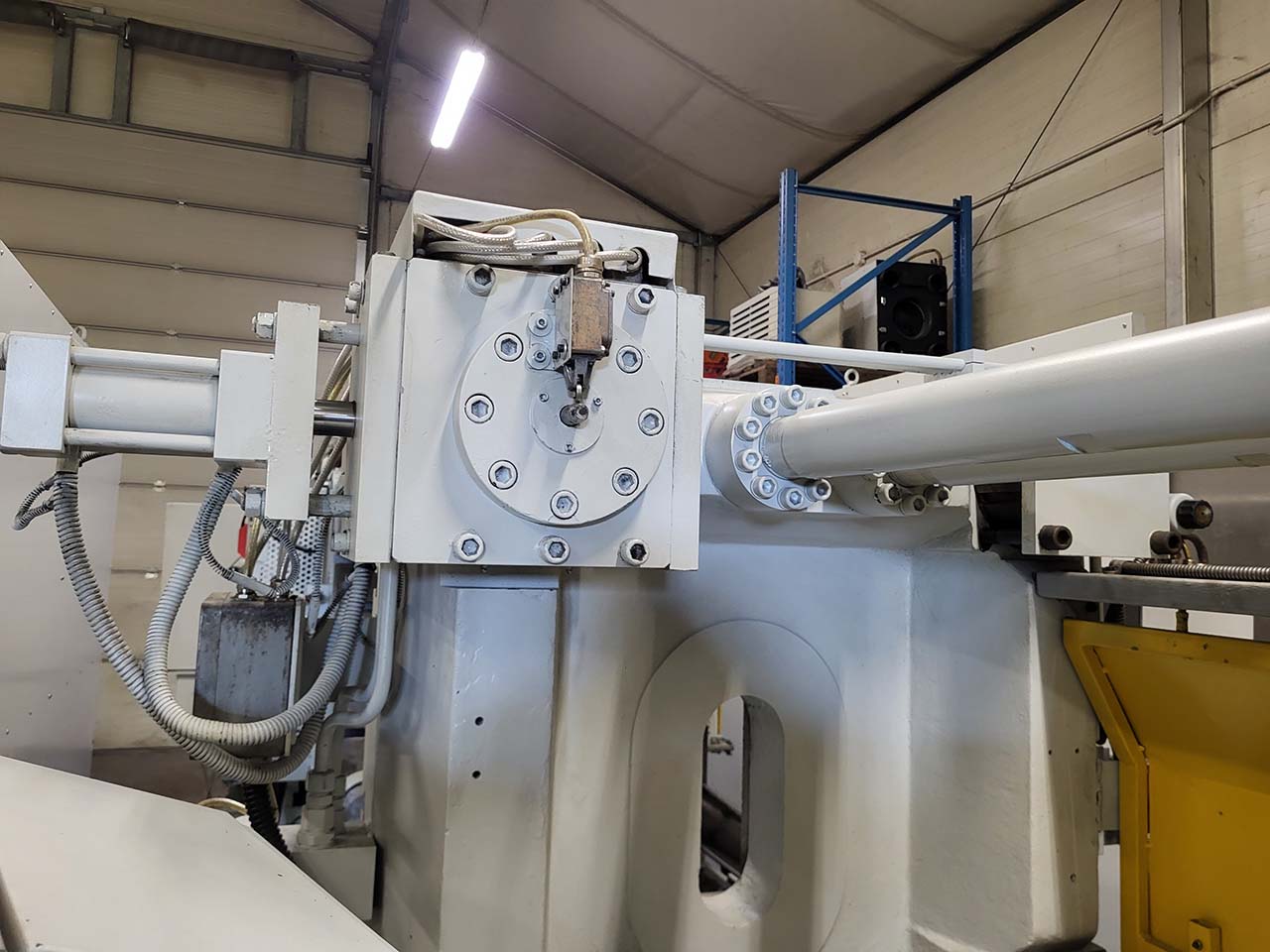 CDCM 400 SQ stroj za litje v hladni komori KK1622, ki se uporablja CDCM 400 SQ stroj za litje v hladni komori KK1622, ki se uporablja