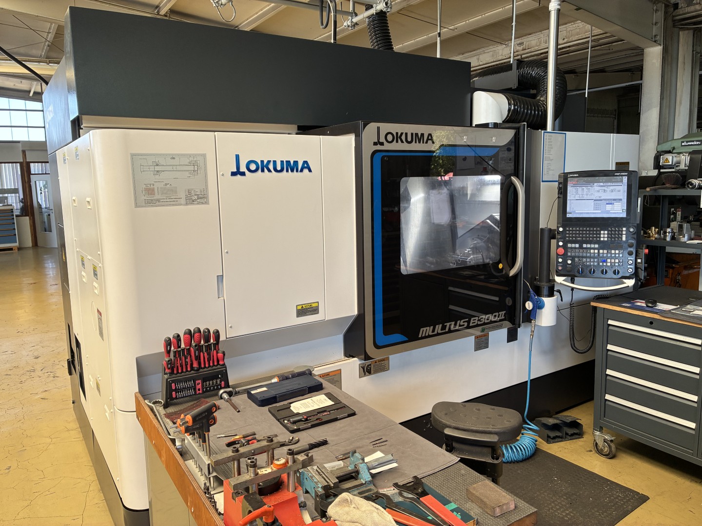 OKUMA MULTUS B300II-W CNC-stružni in rezkalni center BA2400, rabljen