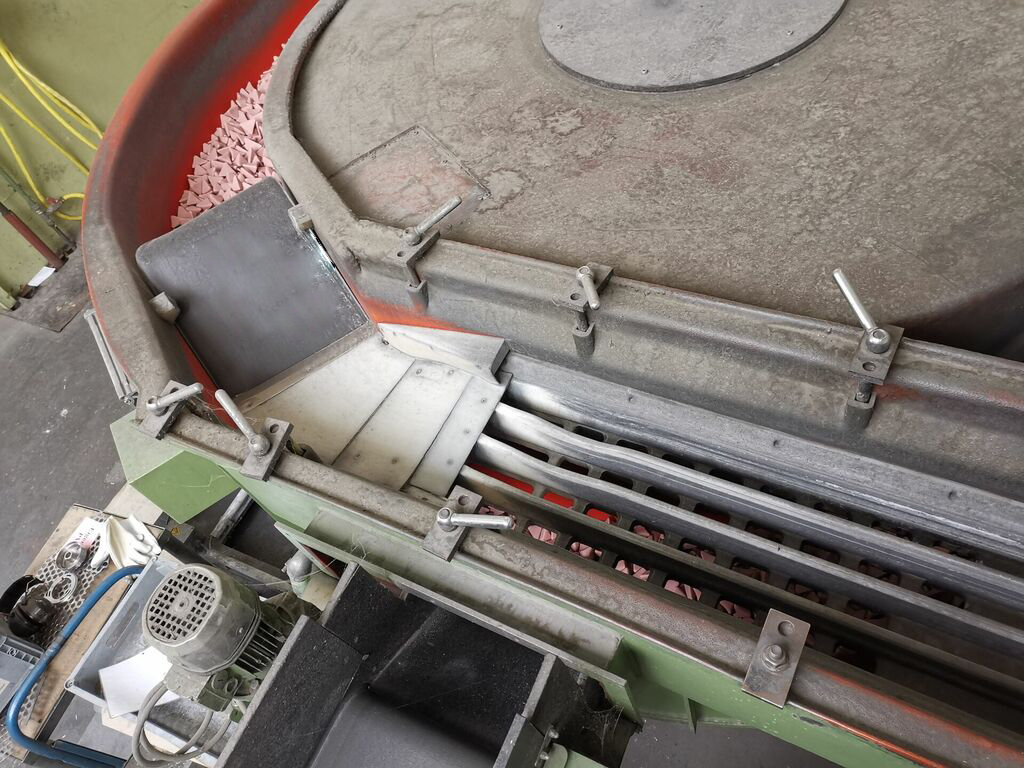 R-osler-R-470_3000-rotary-vibratory-finishing-machine-p3 Rösler R 470/3000 rotacijski vibracijski stroj za dodelavo GA2236, rabljen