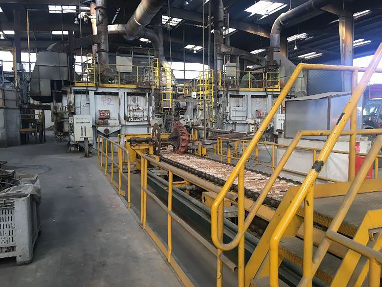 ingot_stacker_p2 Tovarna za pretaljevanje aluminija IA2541, rabljena